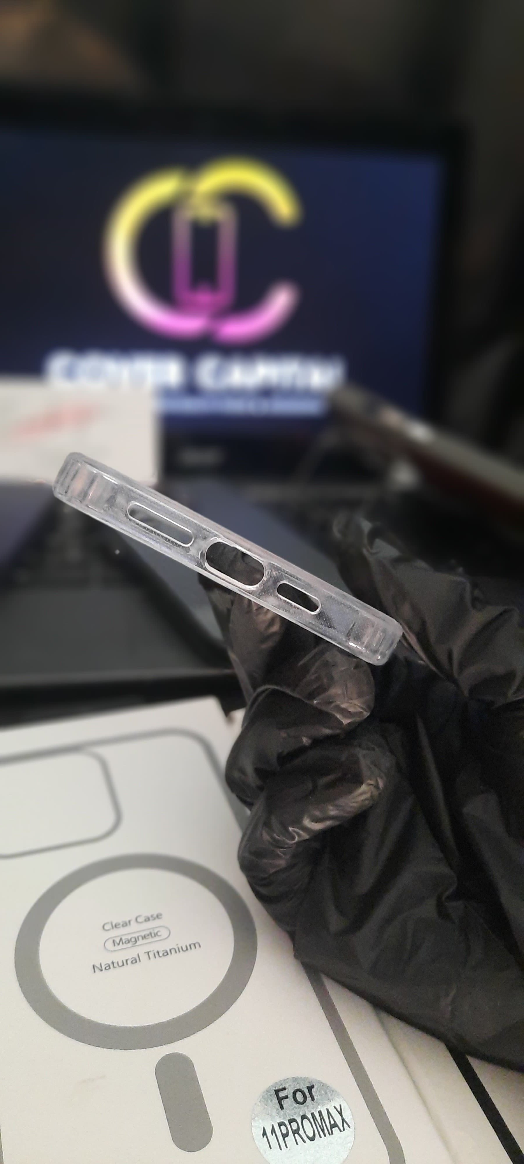 MagSafe Transparent Case – Crystal Clear Protection & Seamless Charging